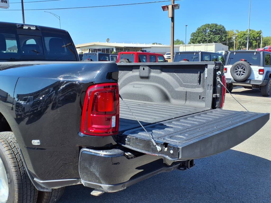 2025 Ram 3500 Laramie photo 17