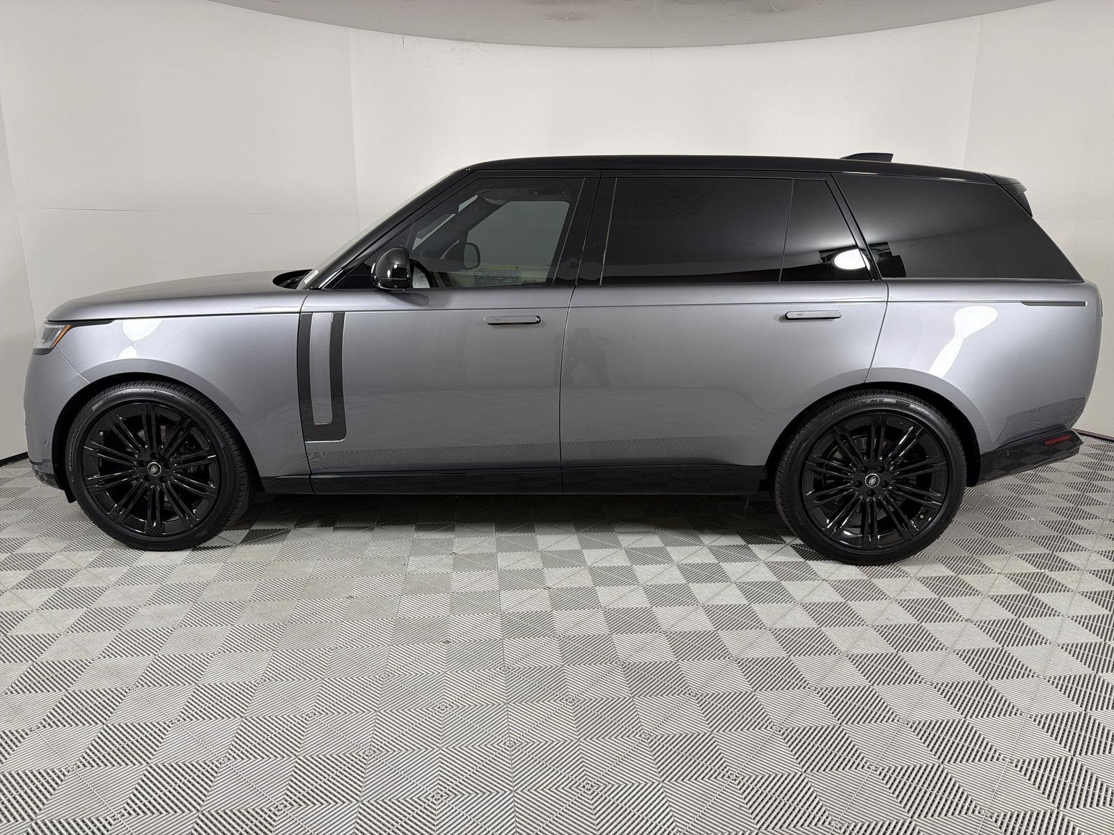 2025 Land Rover Range Rover SE photo 2