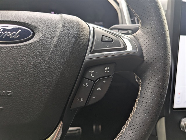 2023 Ford Edge ST photo 14