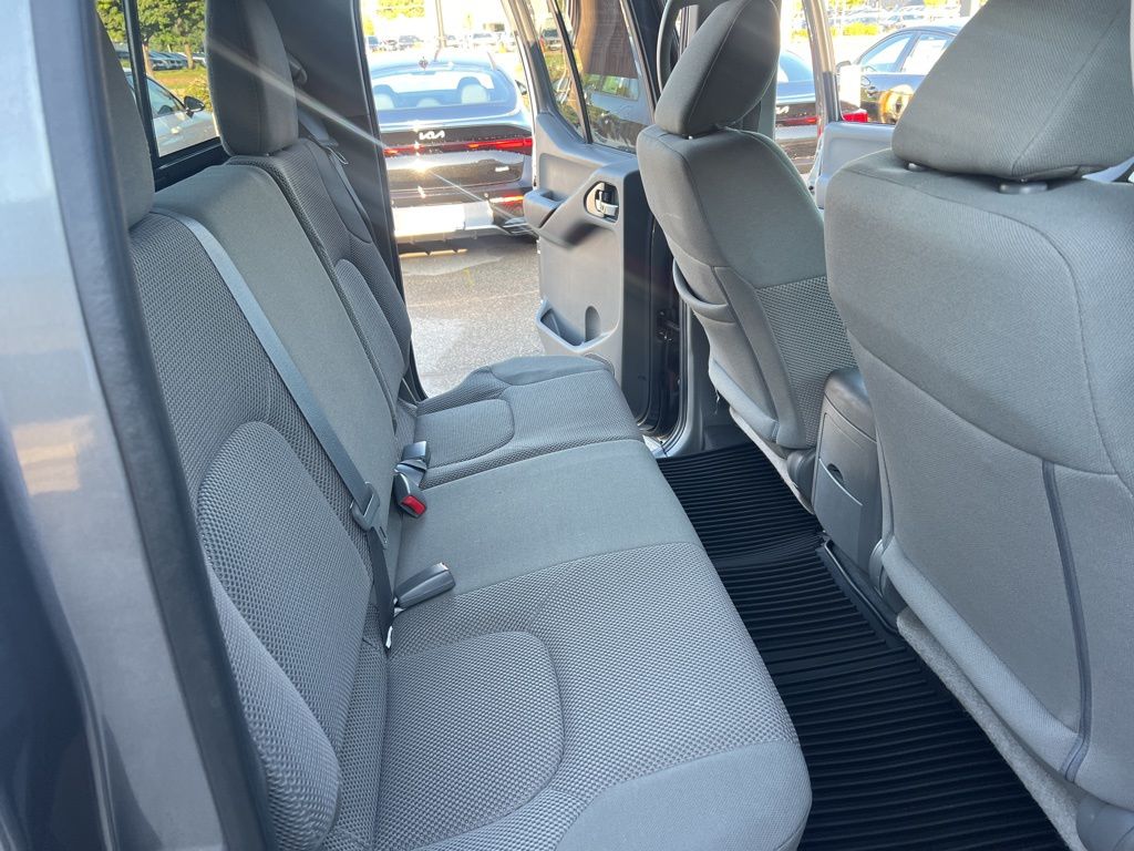 2021 Nissan Frontier Crew Cab photo 9