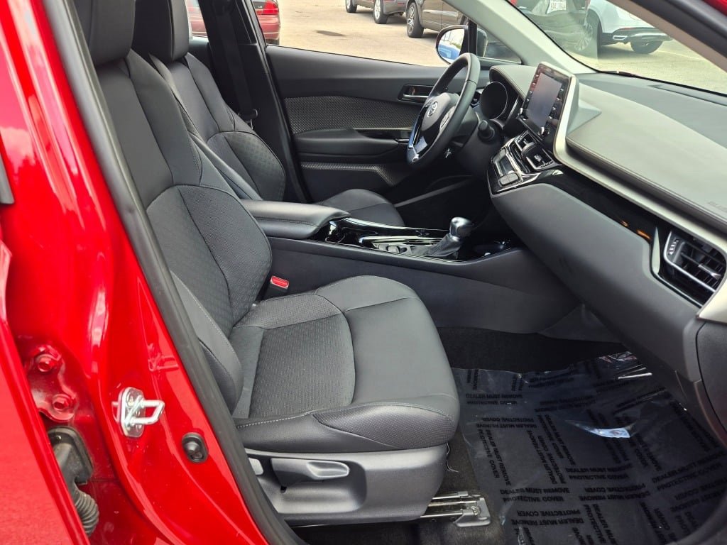 2022 Toyota C-HR XLE photo 4