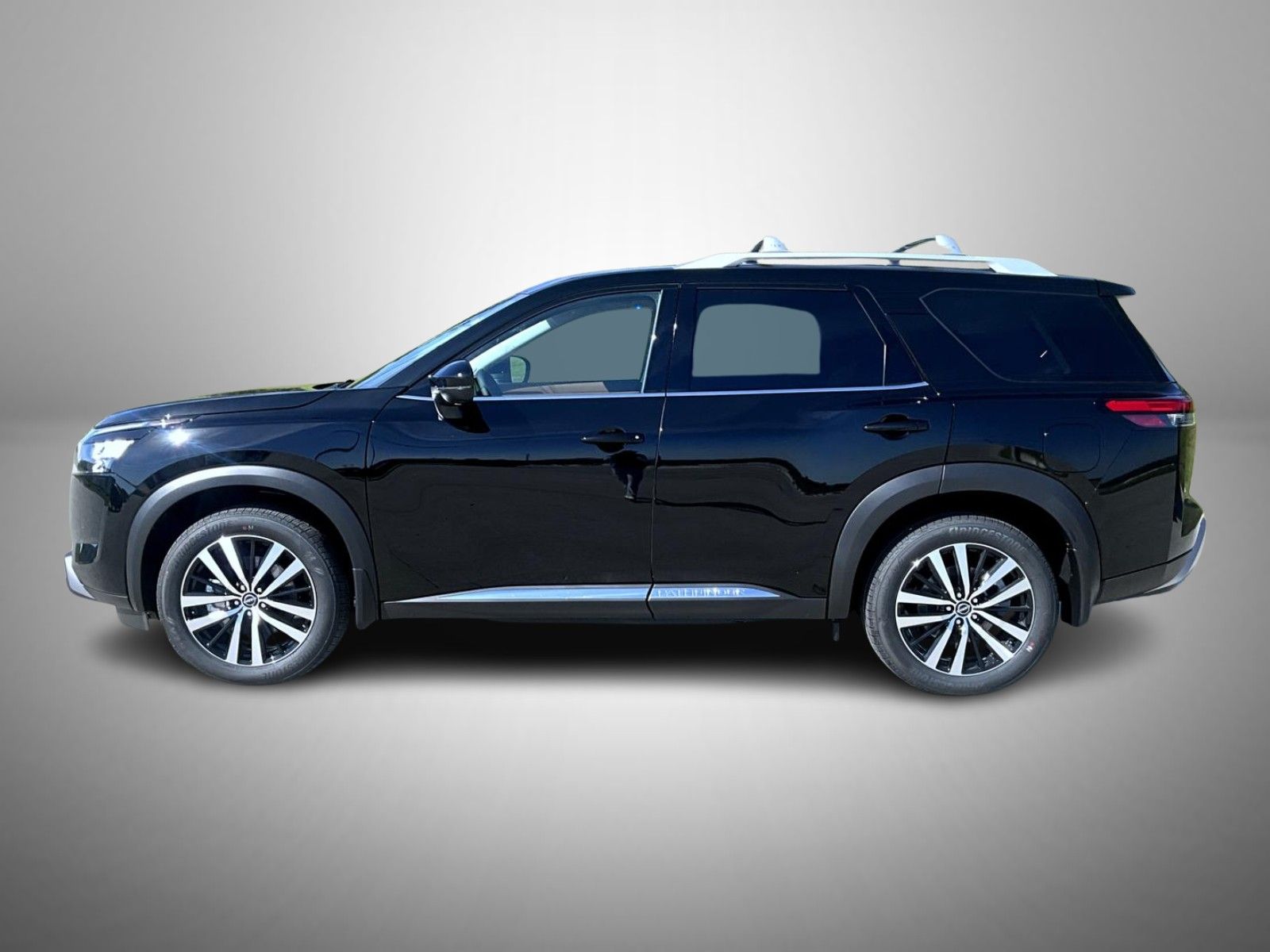 2025 Nissan Pathfinder Platinum photo 8