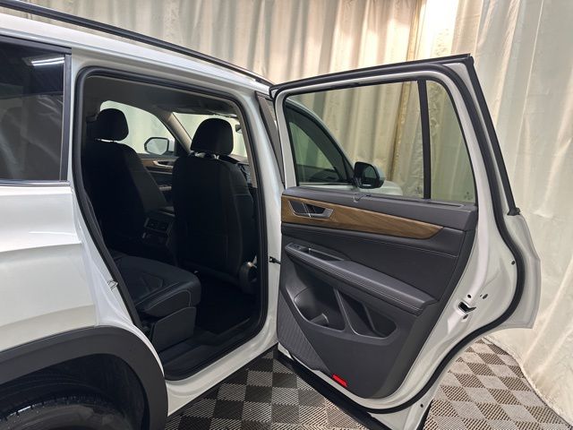 2026 Volkswagen Atlas SE Technology photo 30