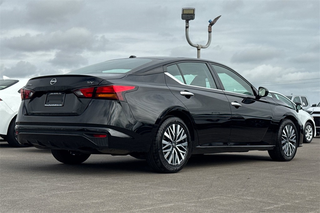 2024 Nissan Altima 2.5 SV photo 2