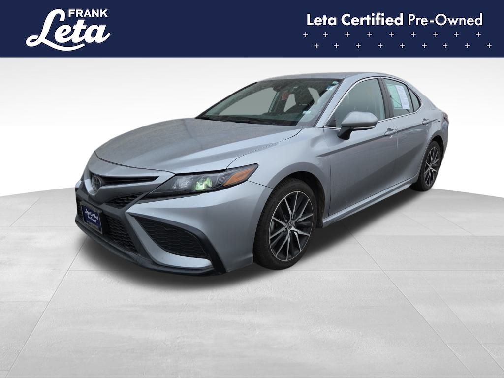 2024 Toyota Camry SE's photo