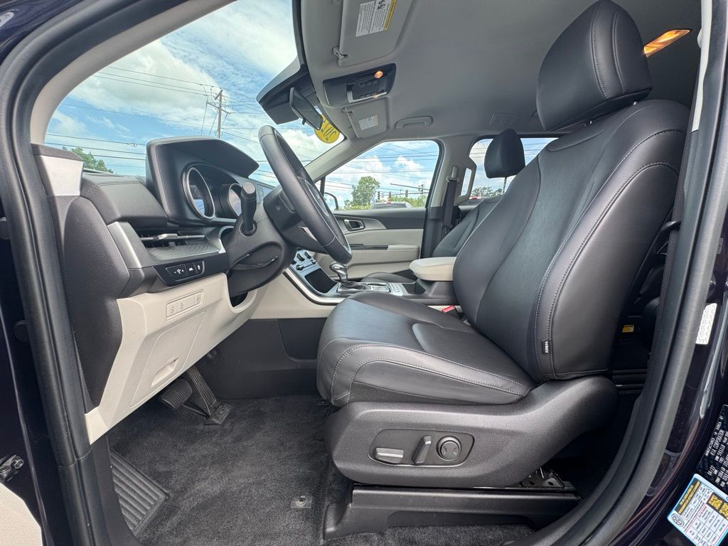 2023 Kia Carnival LX photo 14
