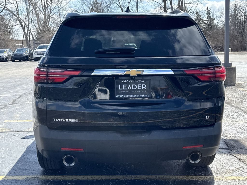 2022 Chevrolet Traverse 1LT photo 2