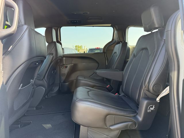 2026 Chrysler Pacifica photo 33