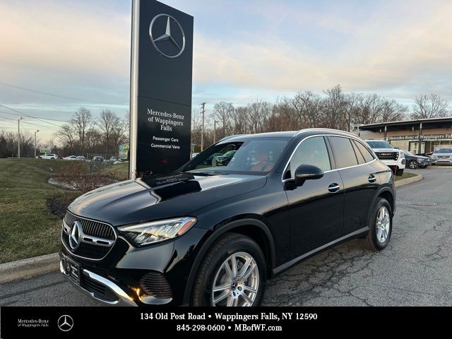 2025 Mercedes-Benz GLC Base's photo