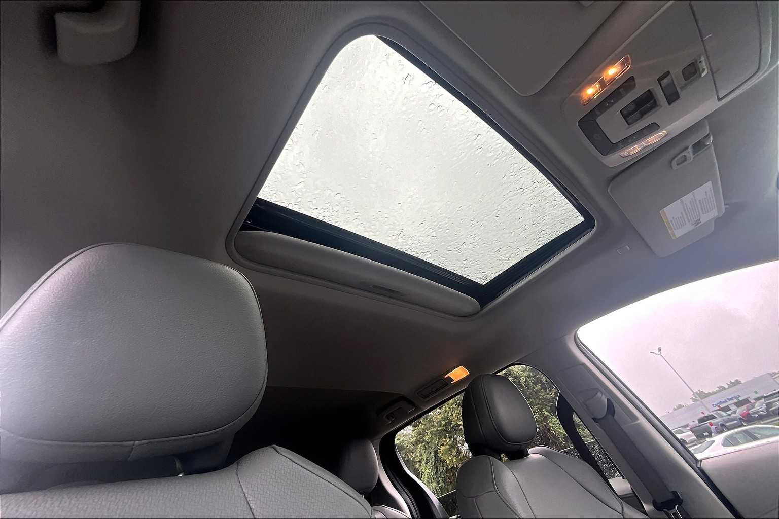 2024 Toyota Sienna XLE photo 13