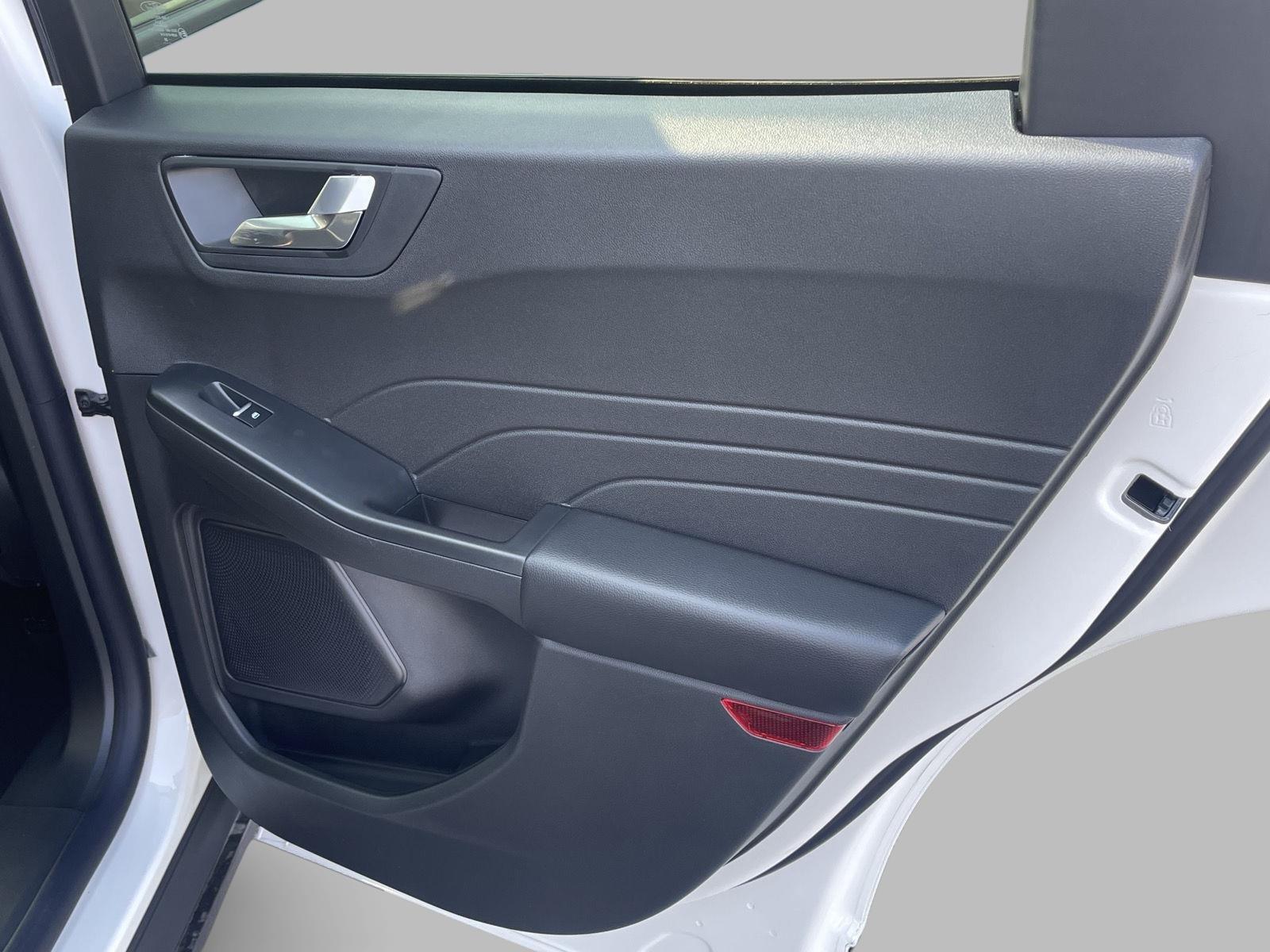 2025 Ford Escape ST-Line Select photo 17