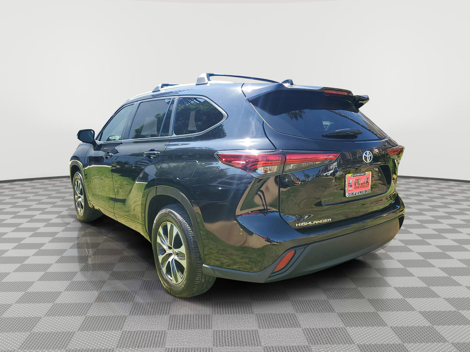 2023 Toyota Highlander XLE photo 4