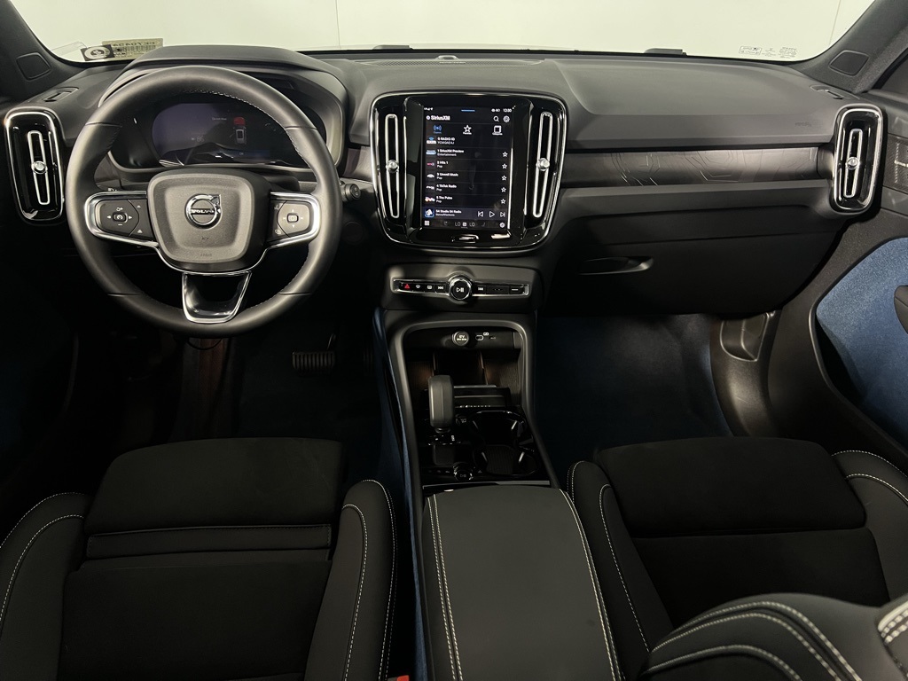2023 Volvo XC40 Recharge Ultimate photo 11