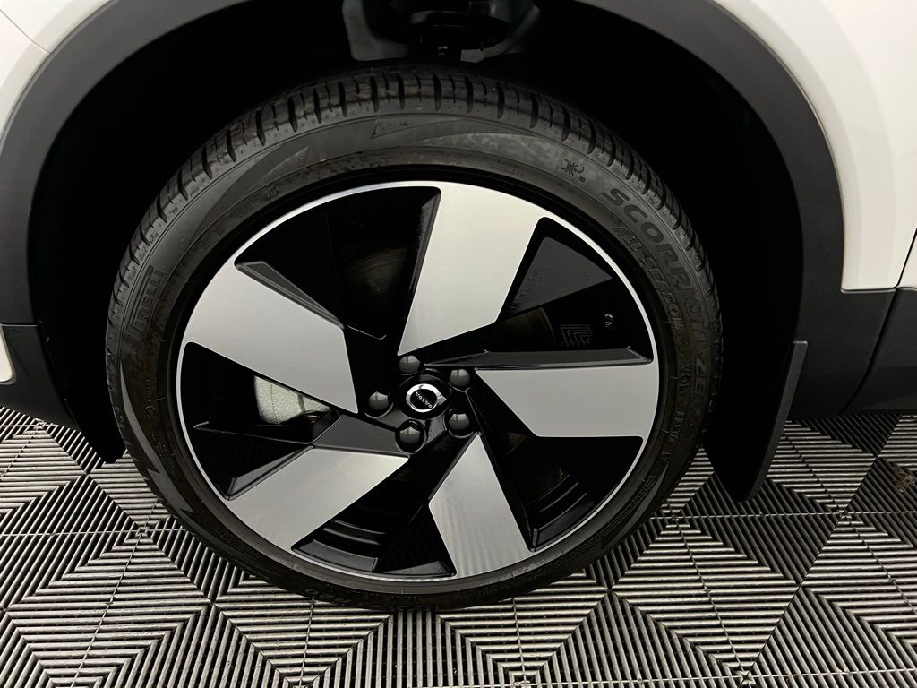 2023 Volvo XC40 Recharge Ultimate photo 9