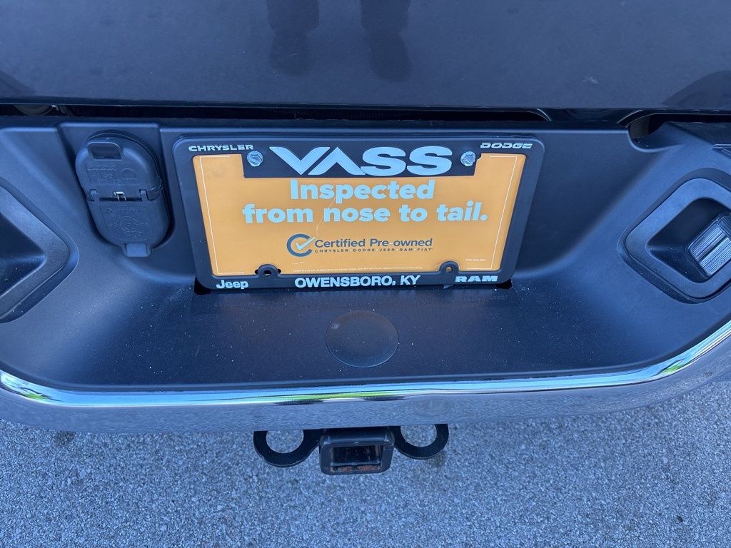 2023 Ram 1500 Classic SLT photo 4