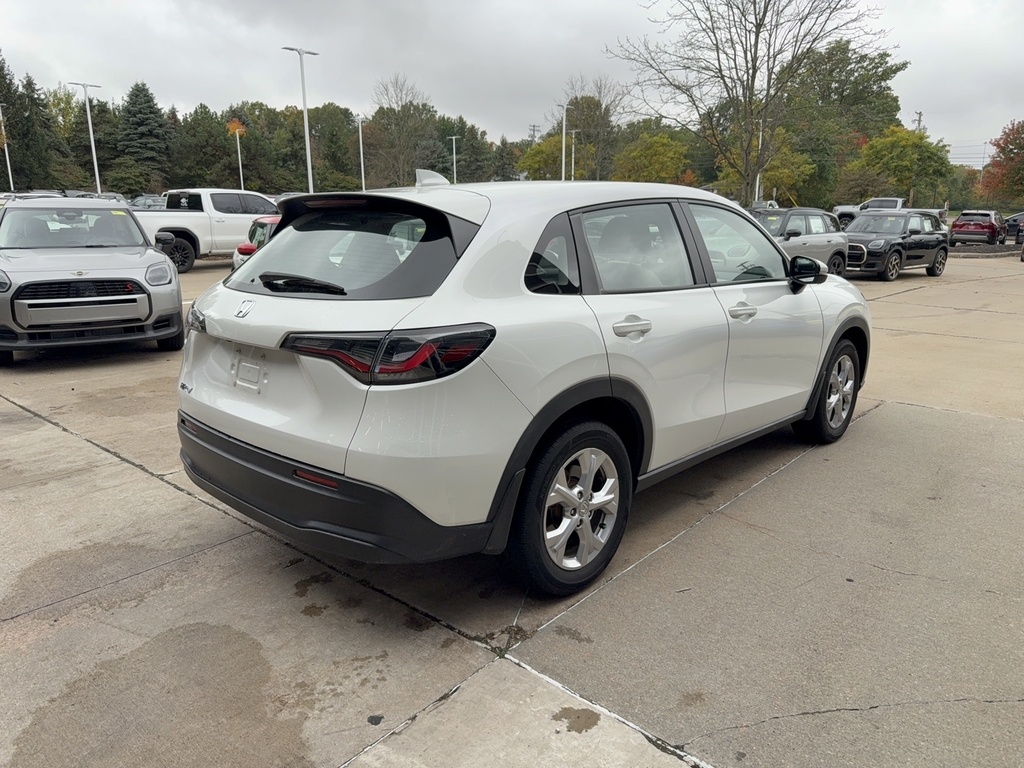 2023 Honda HR-V LX photo 3