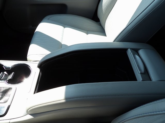 2019 Toyota Highlander LE photo 33
