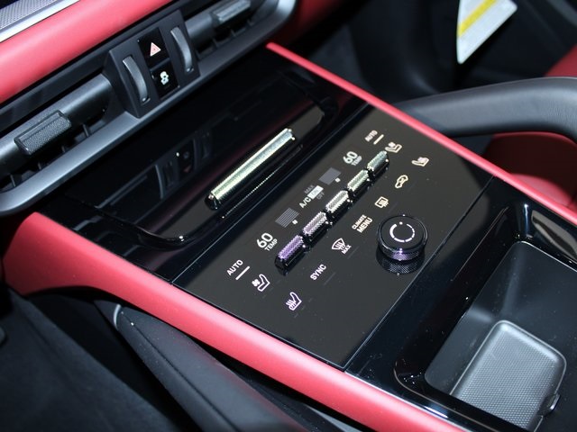 2025 Porsche Cayenne photo 15