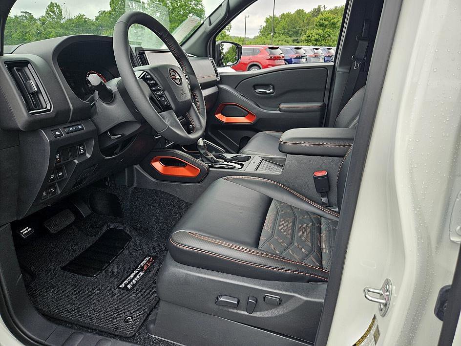 2025 Nissan Frontier Crew Cab PRO-4X photo 7