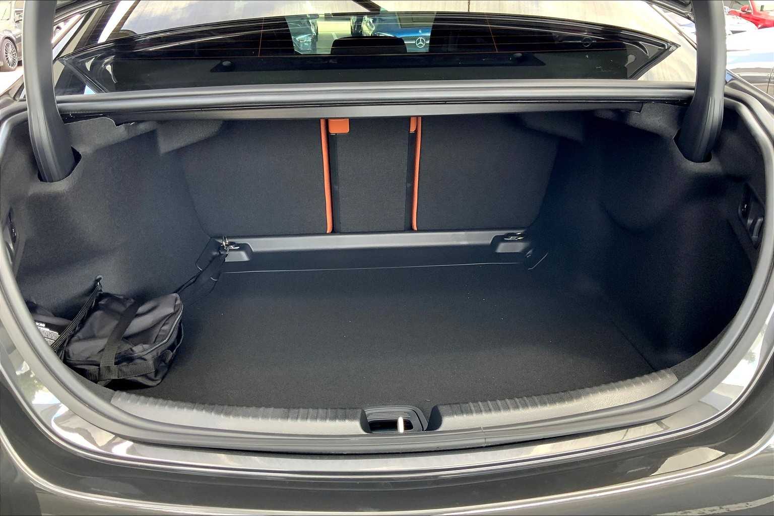 2025 Mercedes Benz C 300 photo 13