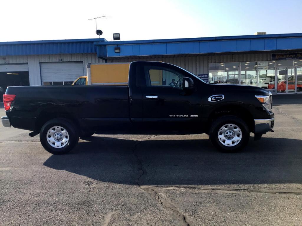 2018 Nissan Titan SV photo 4