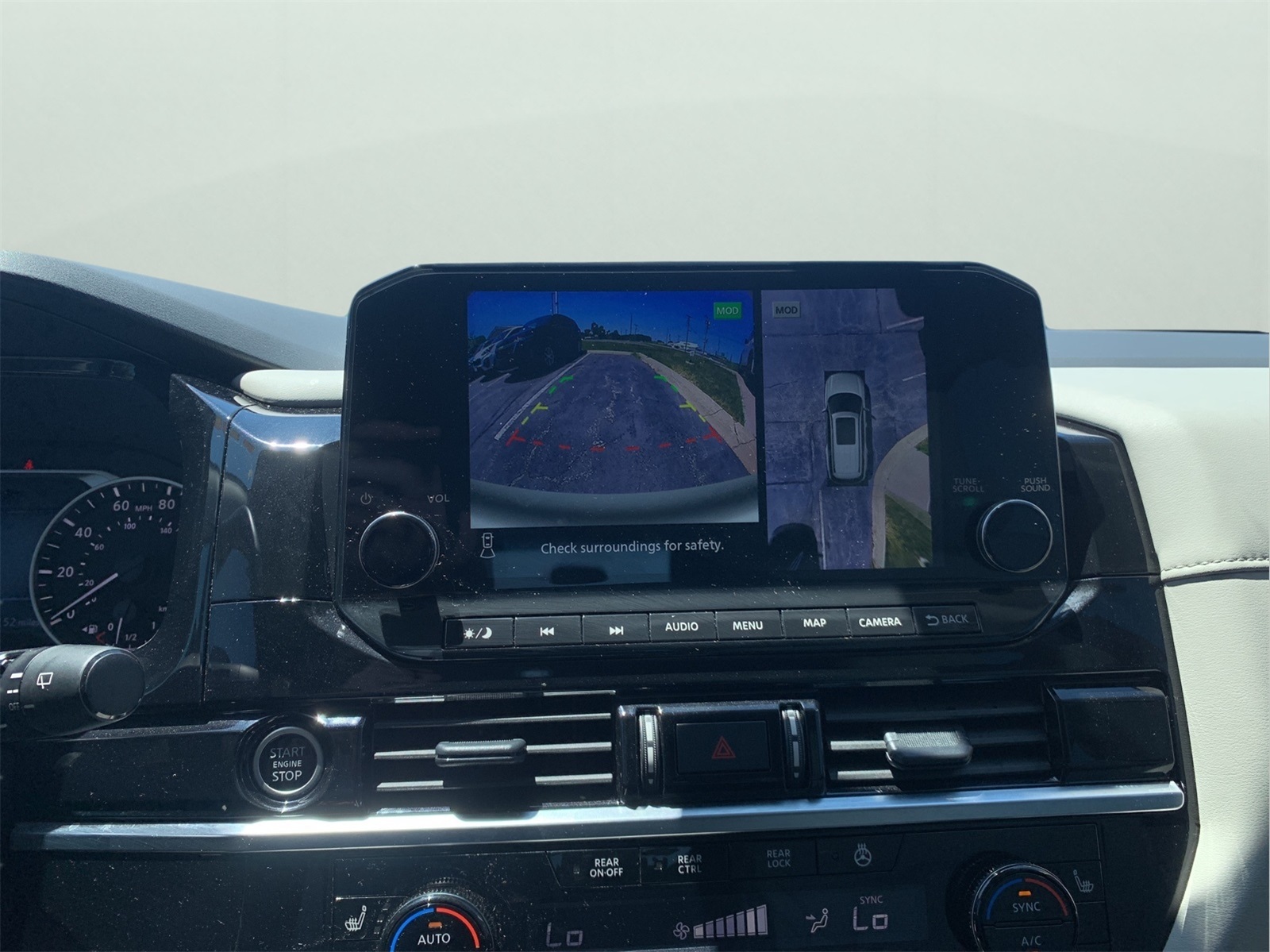 2024 Nissan Pathfinder SL photo 10