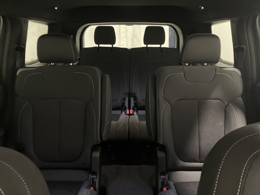 2025 Jeep Grand Cherokee Laredo X photo 3