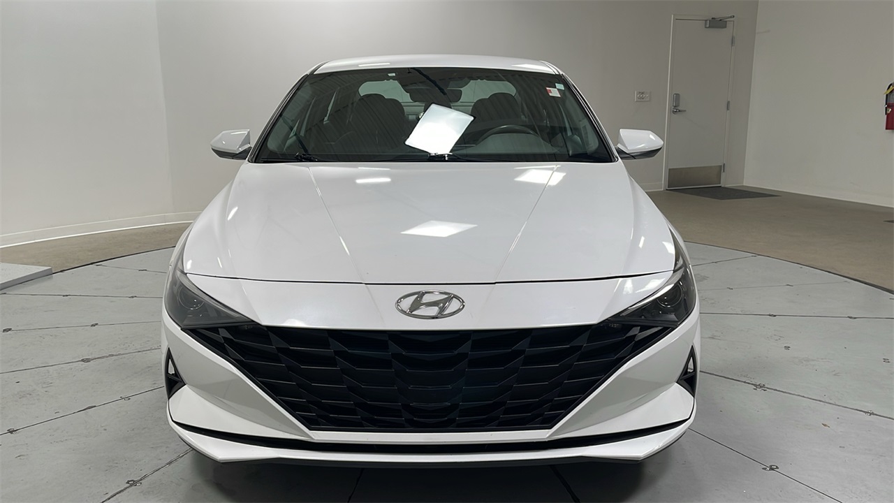 2022 Hyundai Elantra SEL photo 2