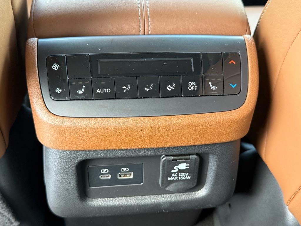 2022 Nissan Pathfinder Platinum photo 6
