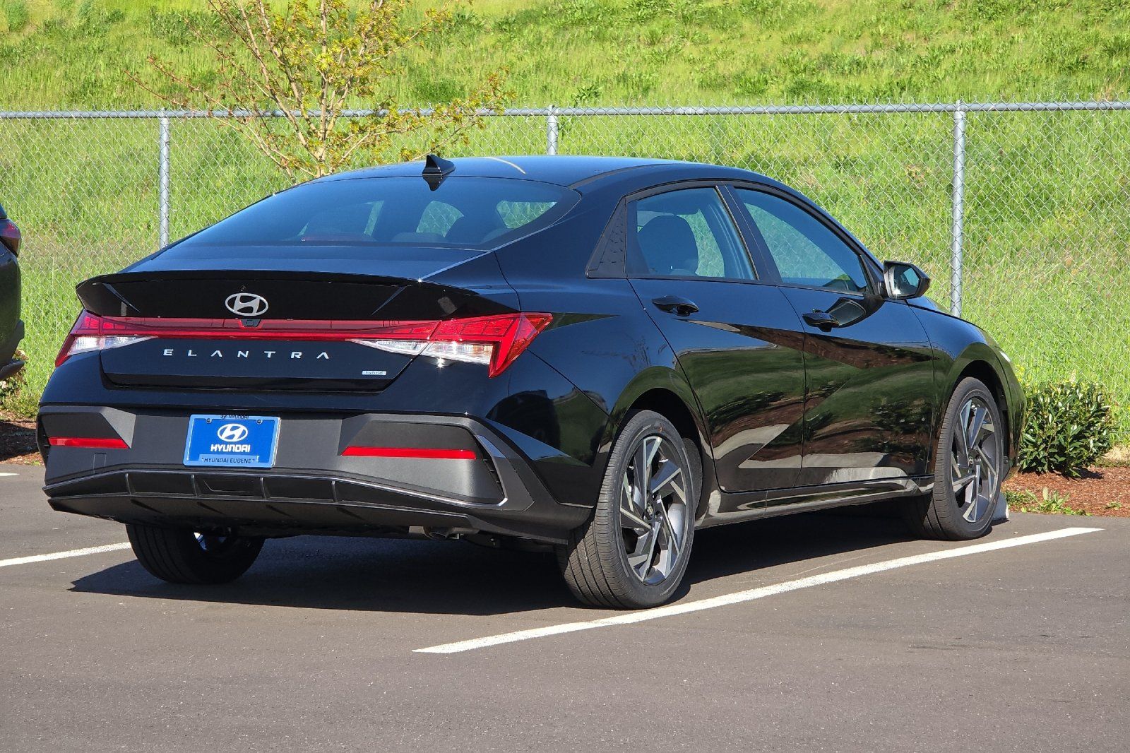 2025 Hyundai Elantra Hybrid SEL Sport photo 3