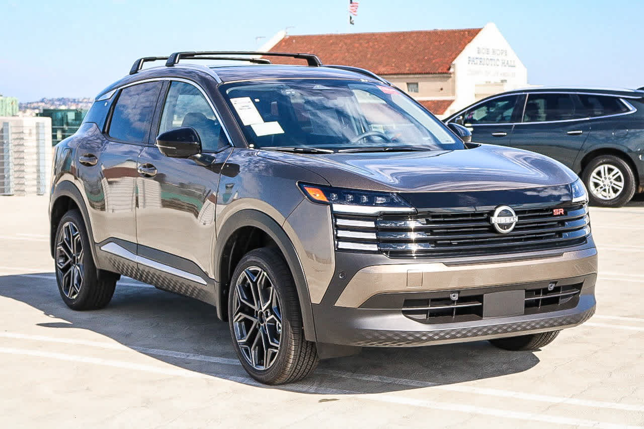 2026 Nissan Kicks SR photo 3