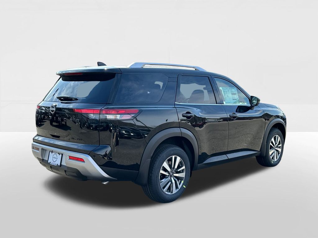 2025 Nissan Pathfinder SL photo 4