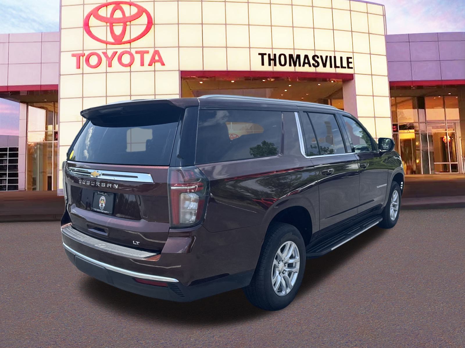 2023 Chevrolet Suburban LT photo 3