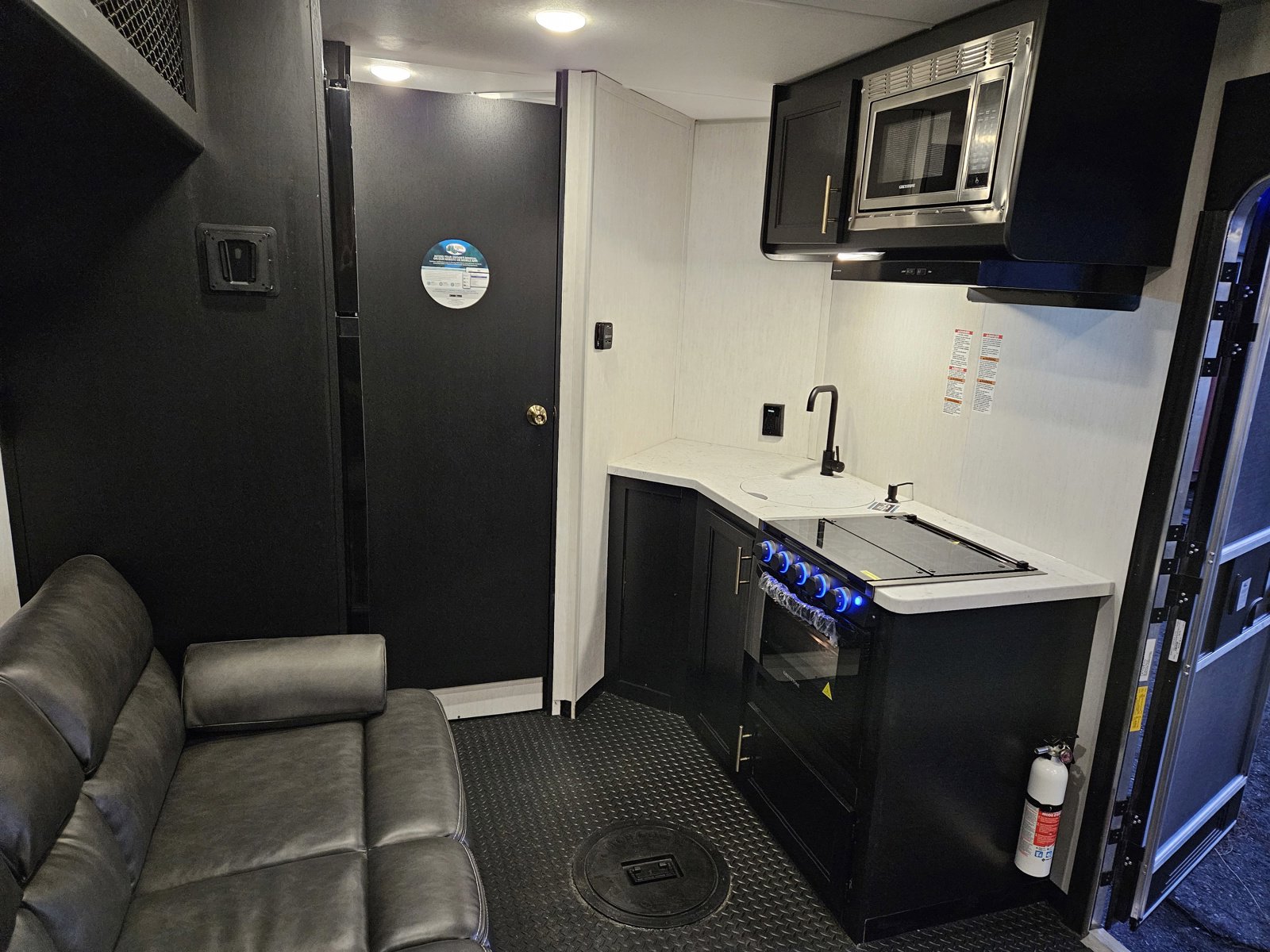 New 2023 FOREST RIVER CHEROKEE GREY WOLF FISH HOUSE 17MP for Sale 