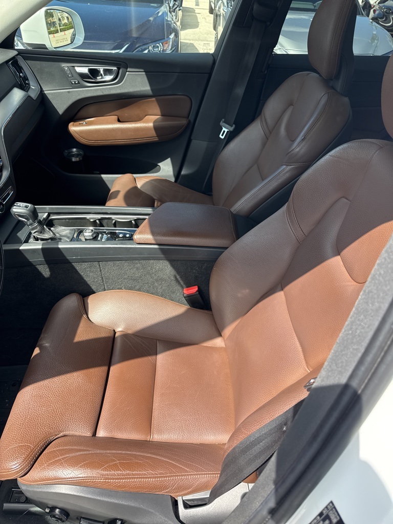 2019 Volvo XC60 T5 Momentum photo 13
