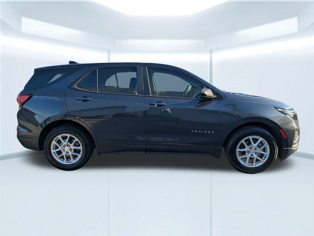 2022 Chevrolet Equinox LS photo 4