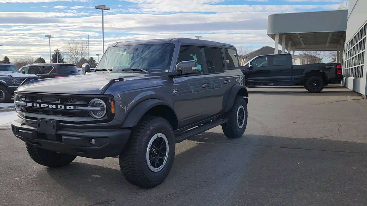 2024 Ford Bronco Outer Banks photo 3