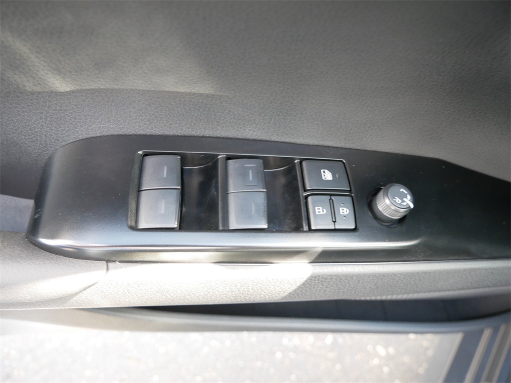 2025 Toyota Camry LE photo 14