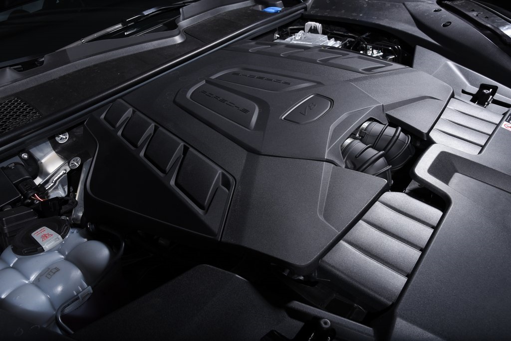 2025 Porsche Cayenne GTS photo 38