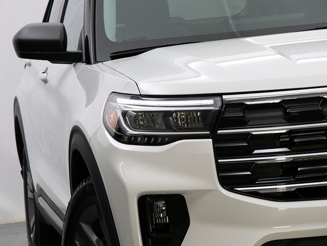 2026 Ford Explorer photo 3