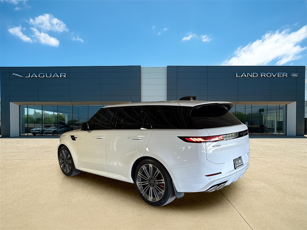 2025 Land Rover Range Rover Sport SE photo 3