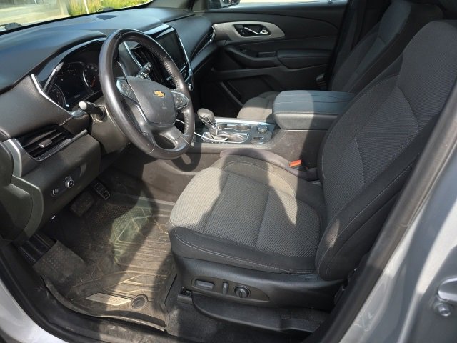 2022 Chevrolet Traverse photo 2
