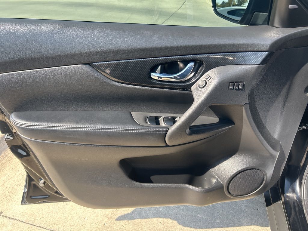 2018 Nissan Rogue SL photo 12