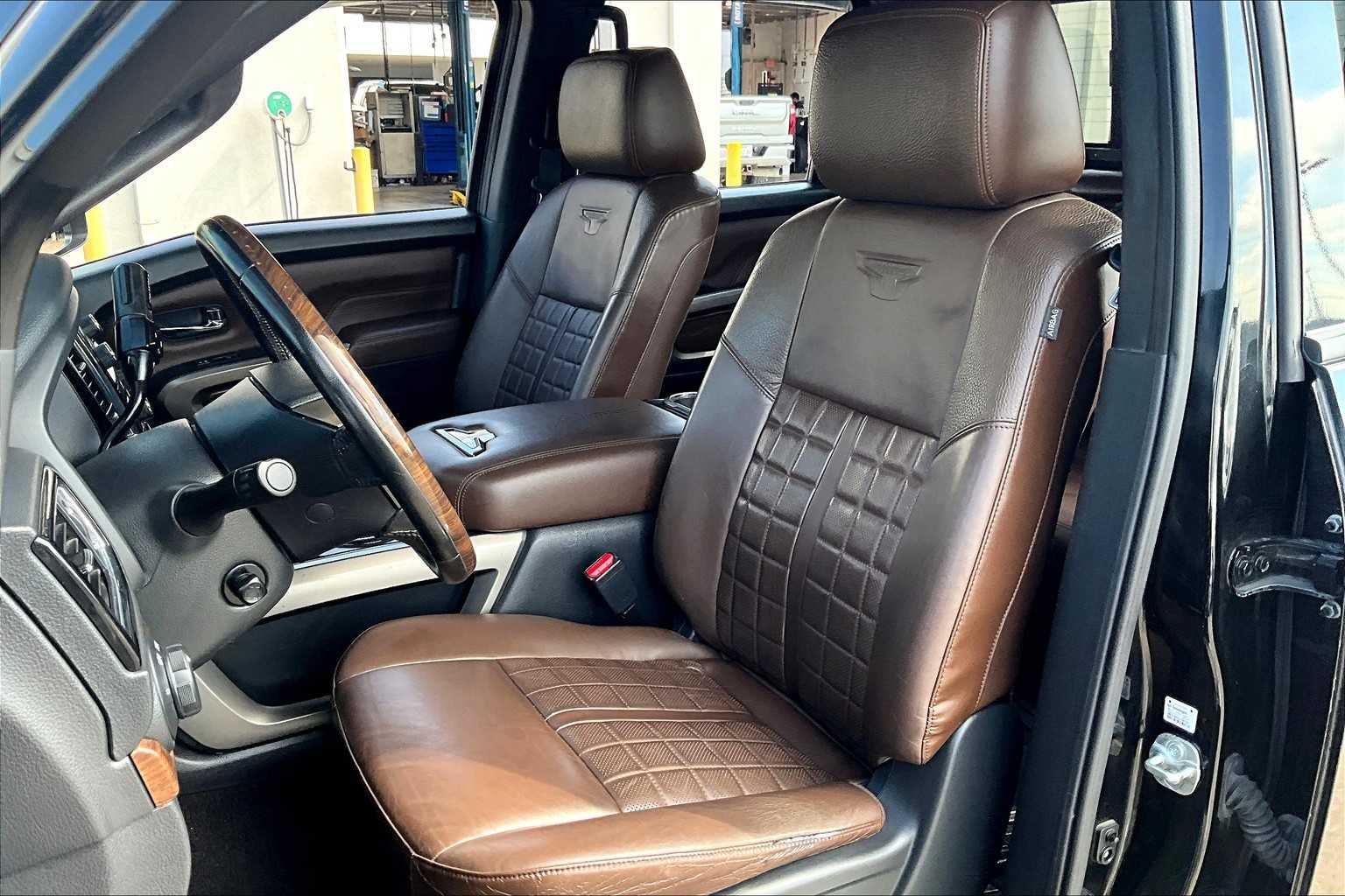 2020 Nissan Titan Platinum Reserve photo 6