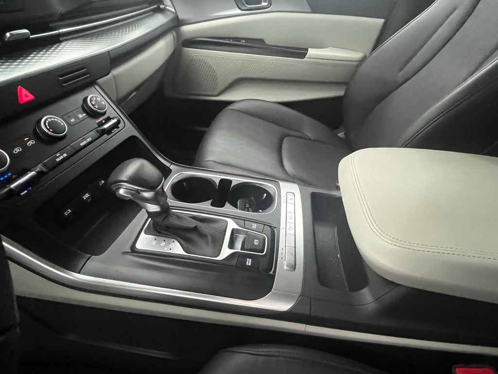 2024 Kia Carnival LX photo 23