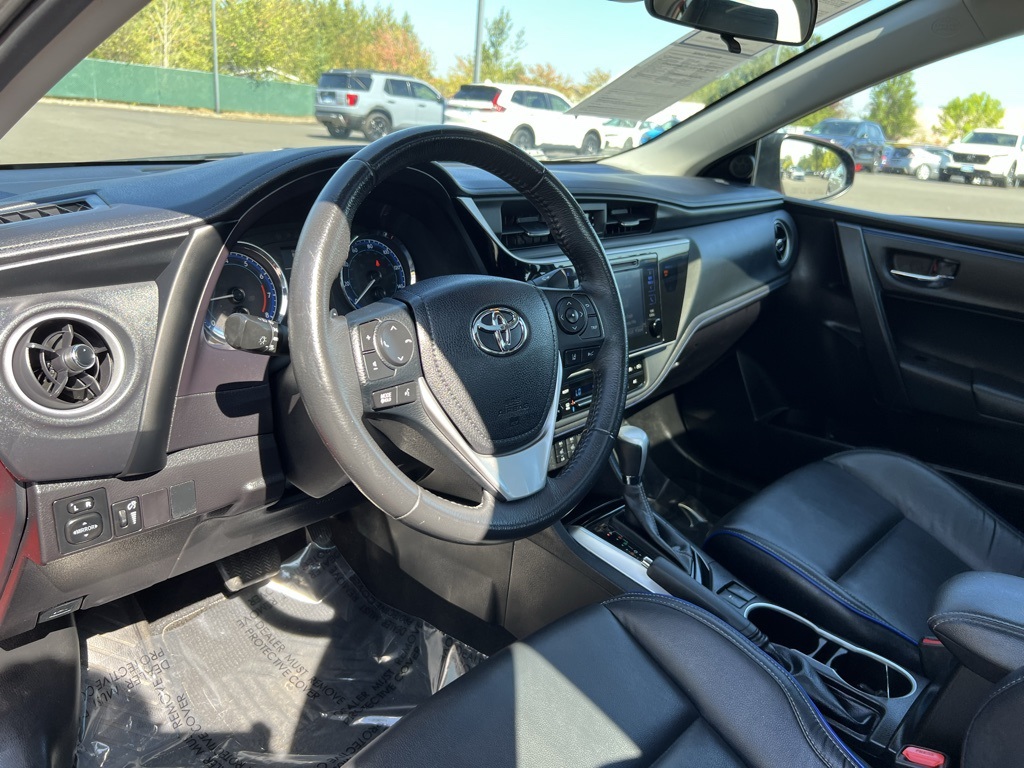 2018 Toyota Corolla XSE photo 13