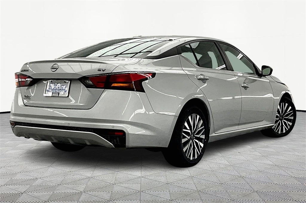 Used 2024 Nissan Altima SV with VIN 1N4BL4DV8RN329337 for sale in Kansas City