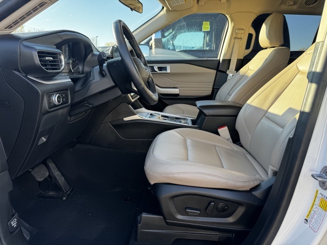 2023 Ford Explorer XLT photo 3
