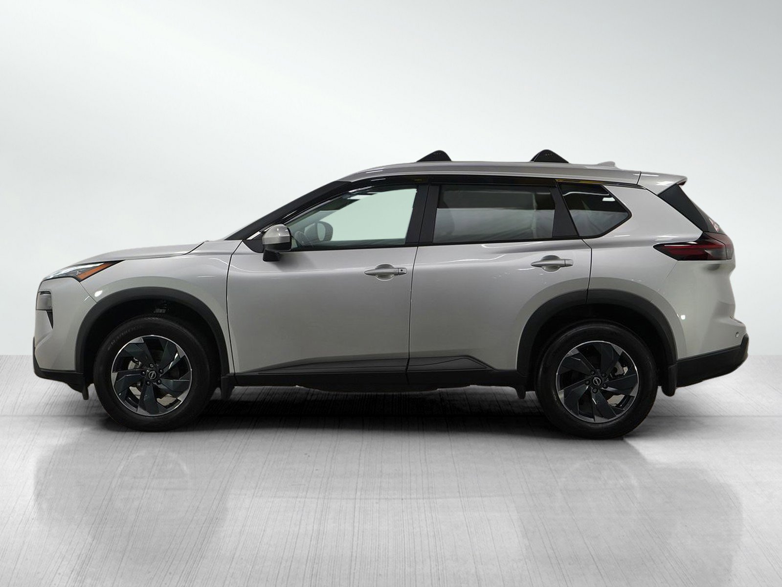 2024 Nissan Rogue SV photo 2