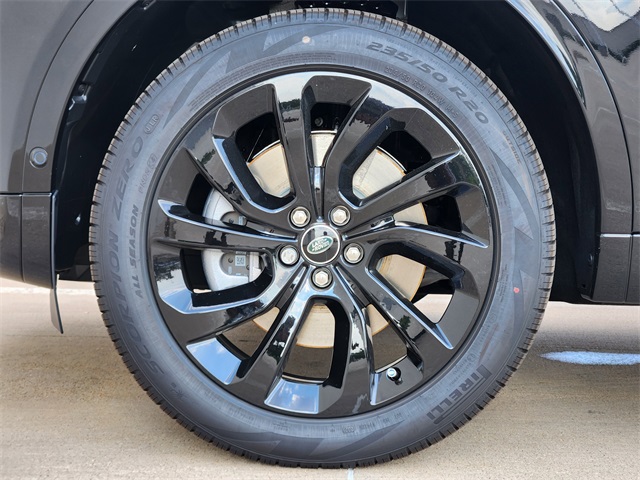 2025 Land Rover Discovery Sport S photo 3